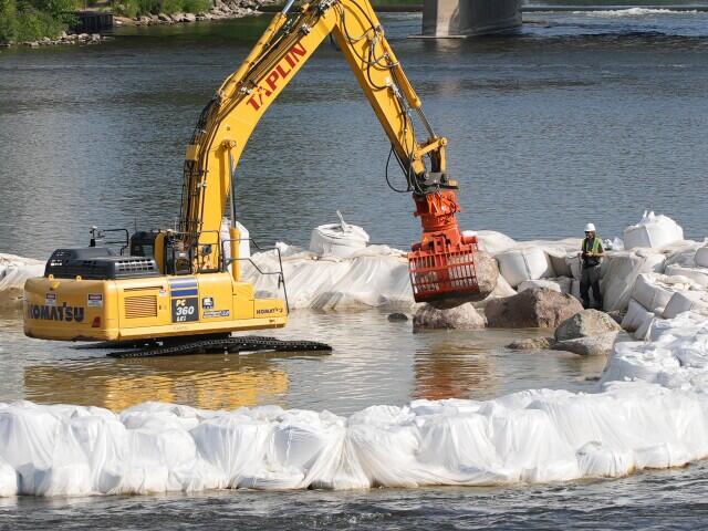 Dam removal uncovers evidence of Grand Rapids' original rapids