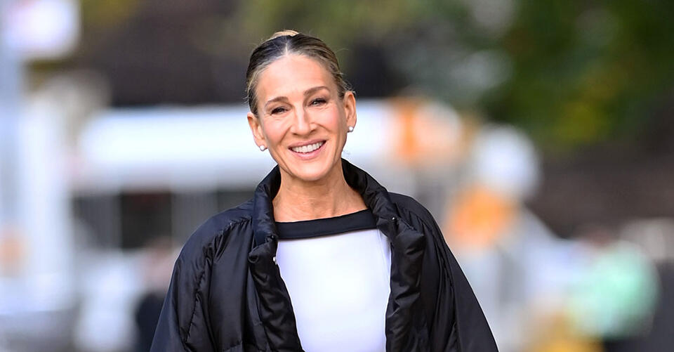 Sarah Jessica Parker Pops in Hot Pink Pumps That Come With Bows & Pearls for ‘And Just Like That’ – NewsBreak