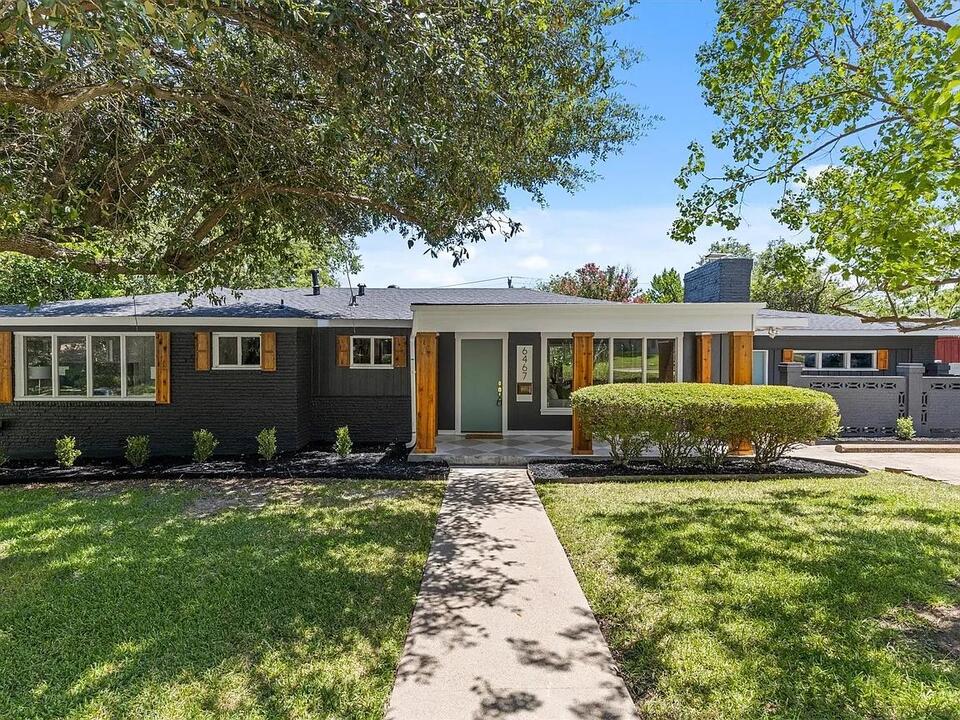 A 1955 Ridglea Residence Pops with Personality