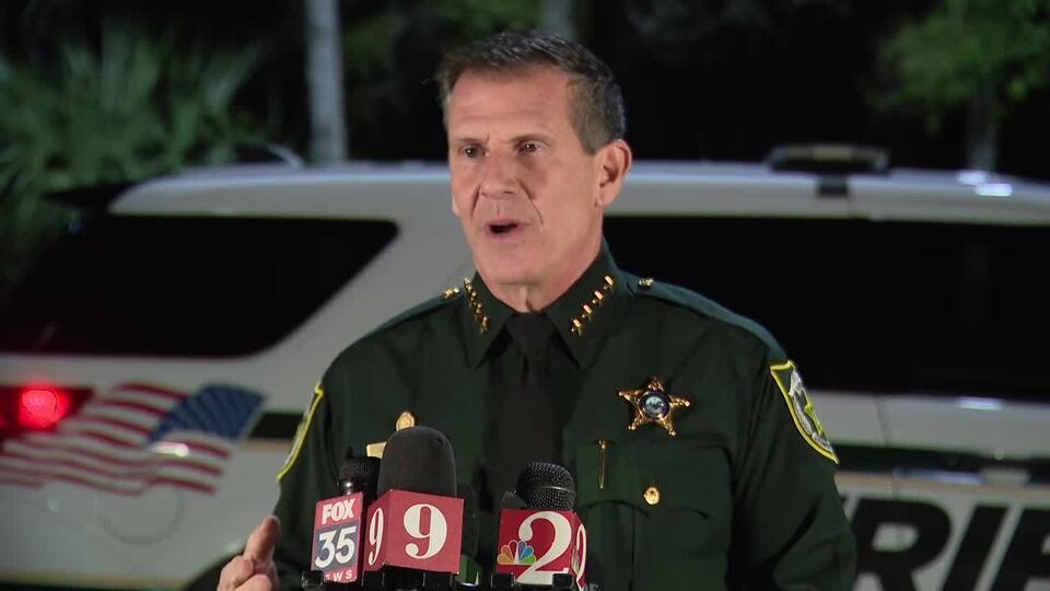 Orange County deputies shoot man armed with knife | Full update - NewsBreak