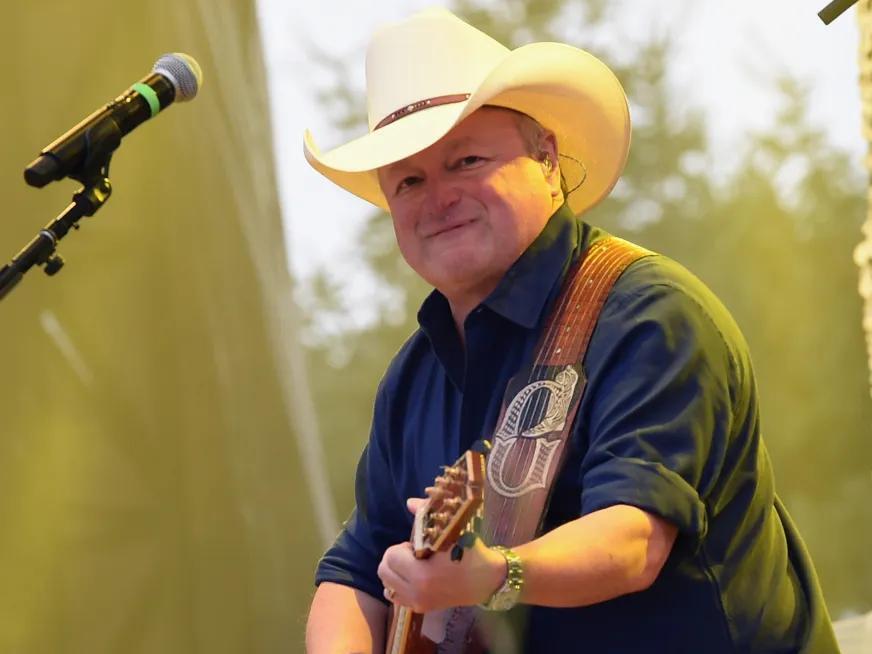 The Untold Story: Country Star Cancels Shows, Reveals Struggle With Mind, Body & Heart - e2jlbz3