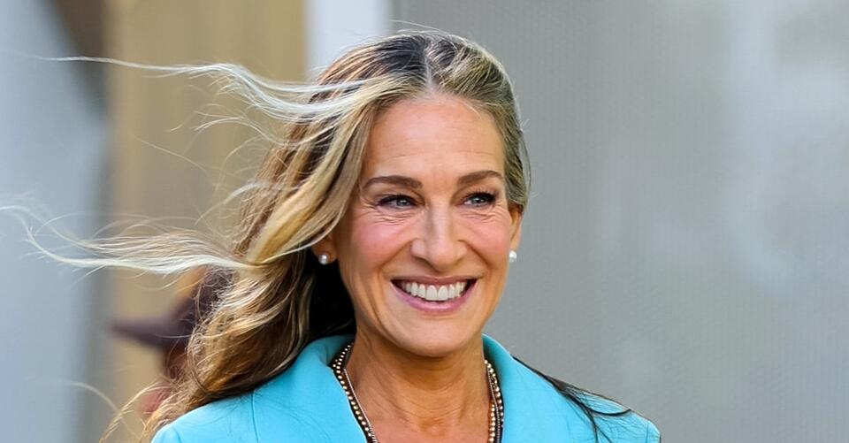 Sarah Jessica Parker Is All Business in Blue Suit and Classic Pumps for ‘And Just Like That’ – NewsBreak