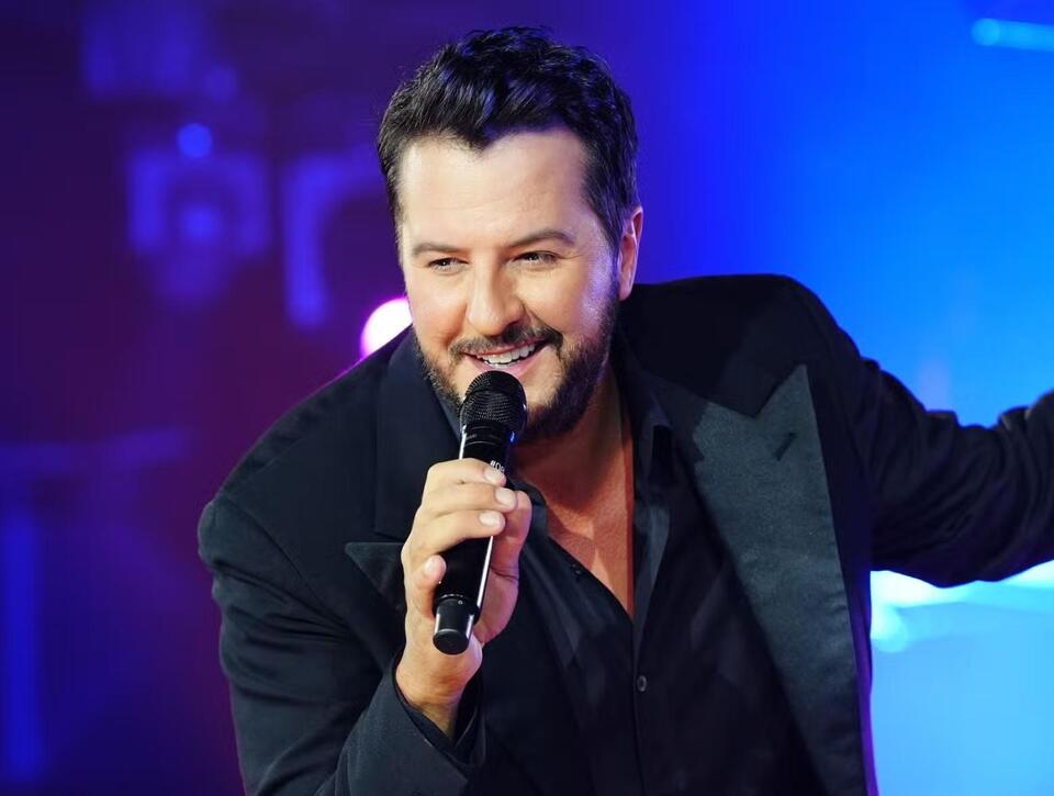Luke Bryan Moves His Farm Tour Out West For 2025 - NewsBreak