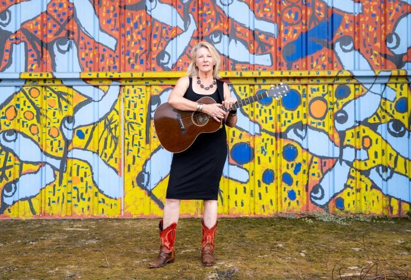 A New ‘Moon’ For NC Songwriter Laurelyn Dossett