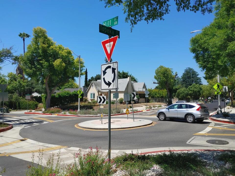 Eyes on the Street: Pasadena s New Roundabouts