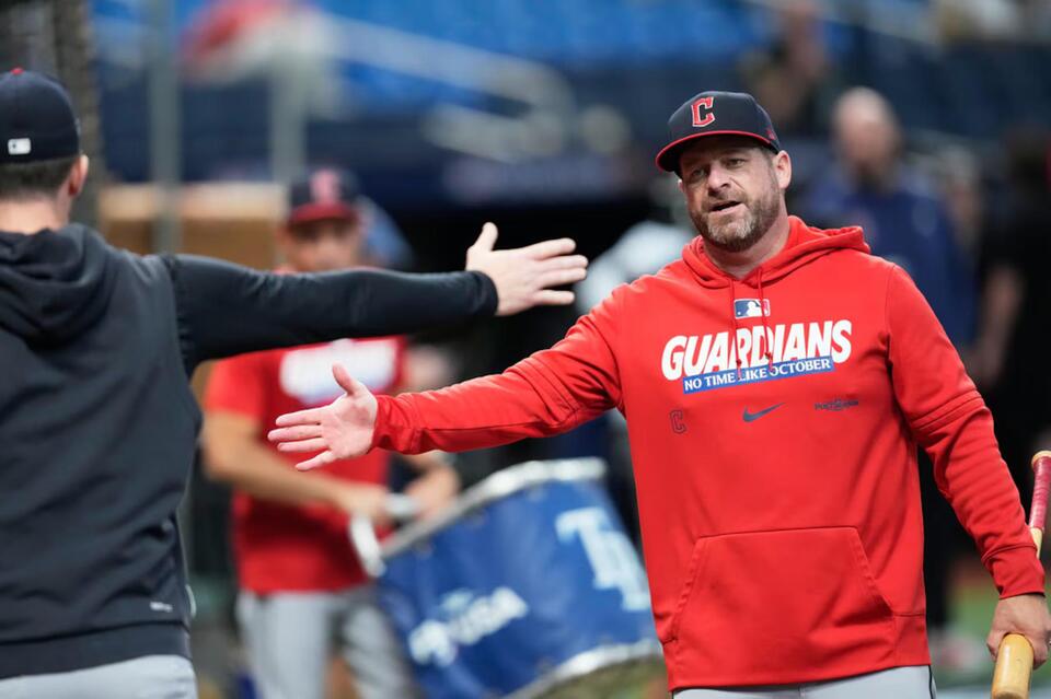 Guardians have no plans to let Stephen Vogt leave for Seattle, Chris Antonetti says