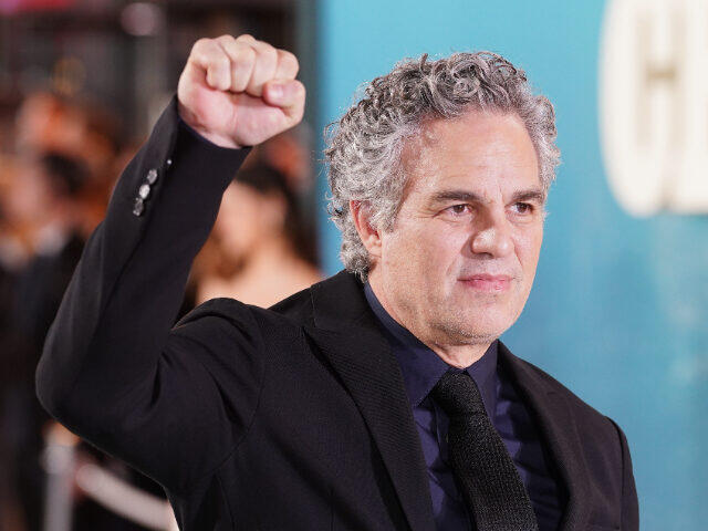 ‘Avengers’ Star Mark Ruffalo Protests Paramount-Warner Merger in NY ...