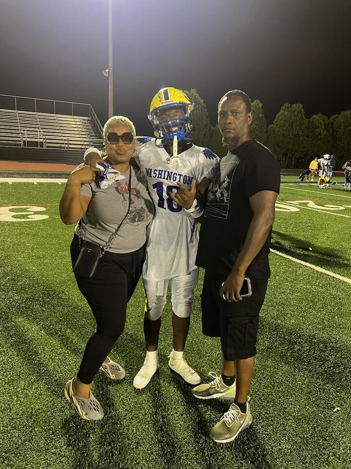 Washington junior catching on at receiver - NewsBreak