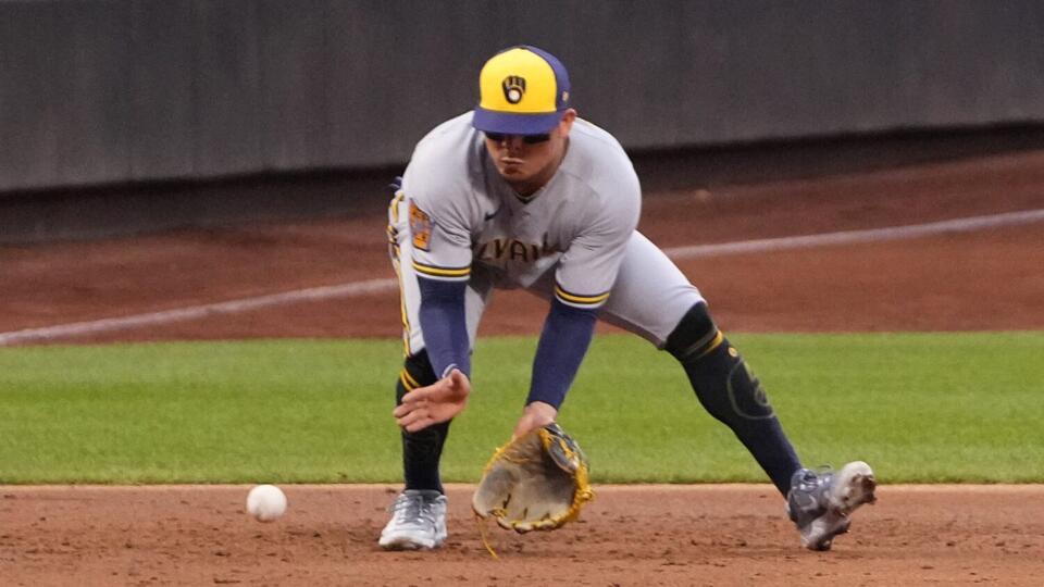 Diamondbacks trade INF Luis Urías to Blue Jays for cash considerations