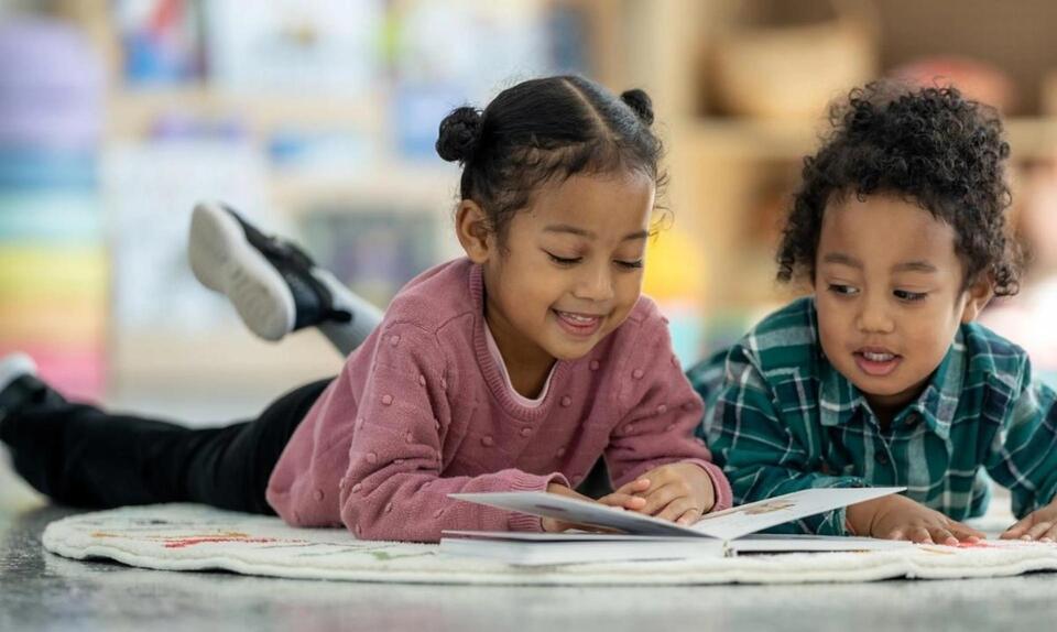 How do children learn to read in Macomb County classrooms?