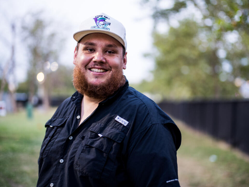 Luke Combs Shares Rare Photos of 2 Young Sons 'Too Cute'(02)