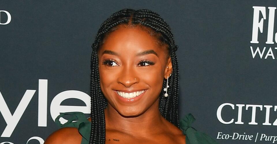 Simone Biles Gets Slick for Date Night in a Crop Top, Leather Pants and Scrunchie Mules – NewsBreak