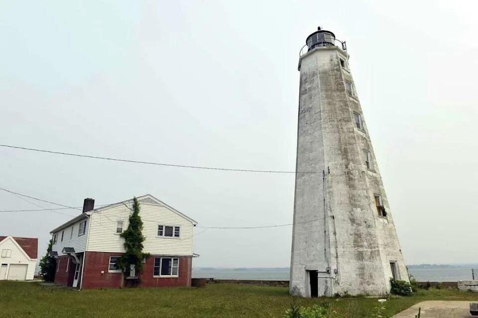 Fenwick to take over Connecticut lighthouse and spend $415,000 on its ...