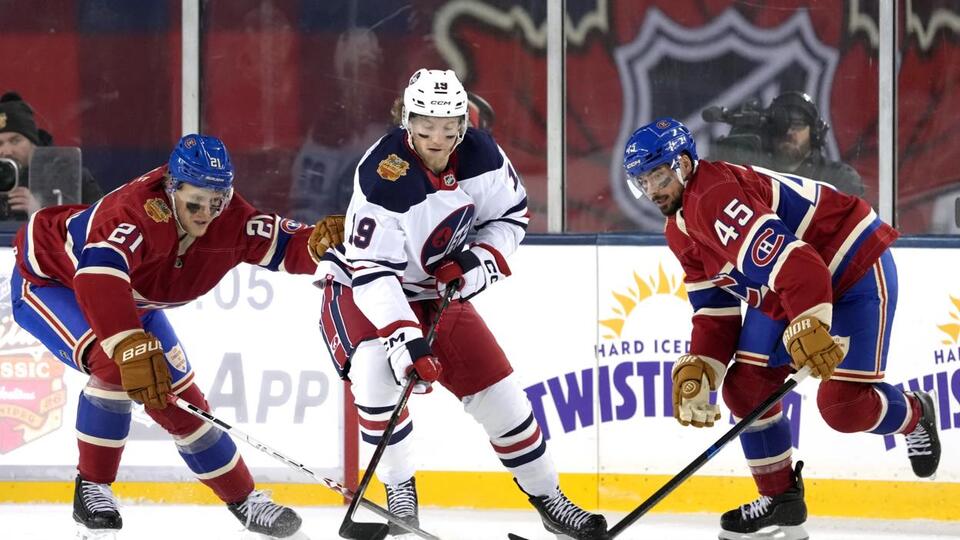 Jets lose 2-1 in Heritage Classic - NewsBreak