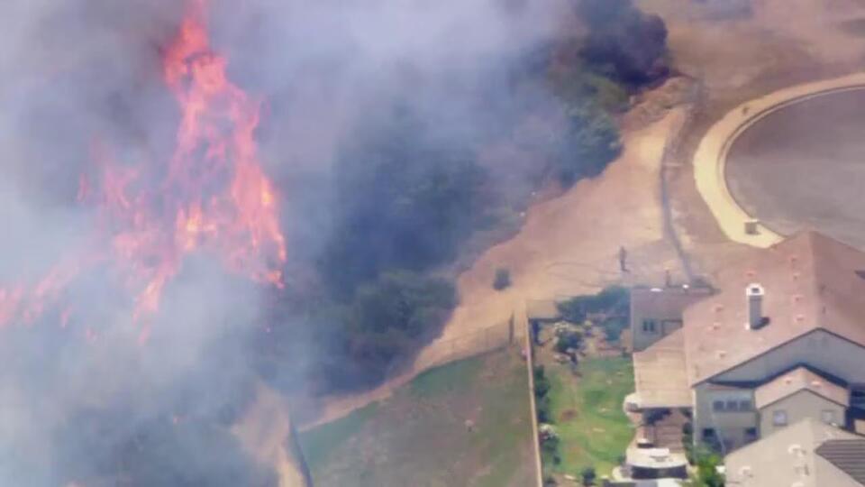 Sandy Fire in Simi Valley destroys home, forces thousands to evacuate ...