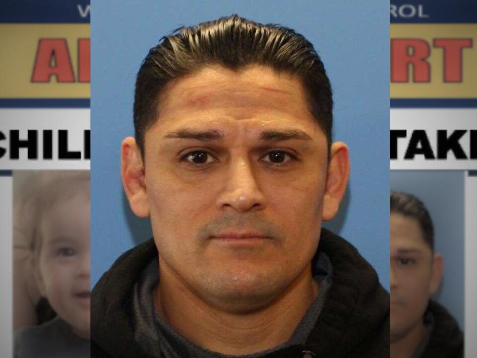 Excop accused of killing 2 people, kidnapping son found dead after a police chase in Oregon