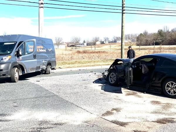 Edgewood crash leaves 2 injured - NewsBreak