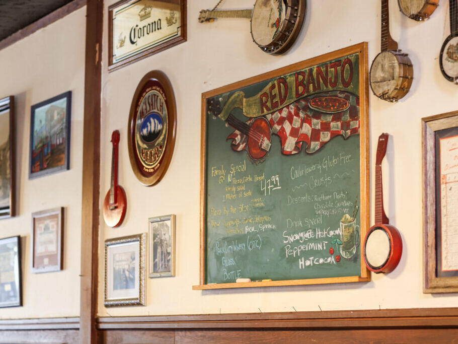 Park City Classic Red Banjo Pizza