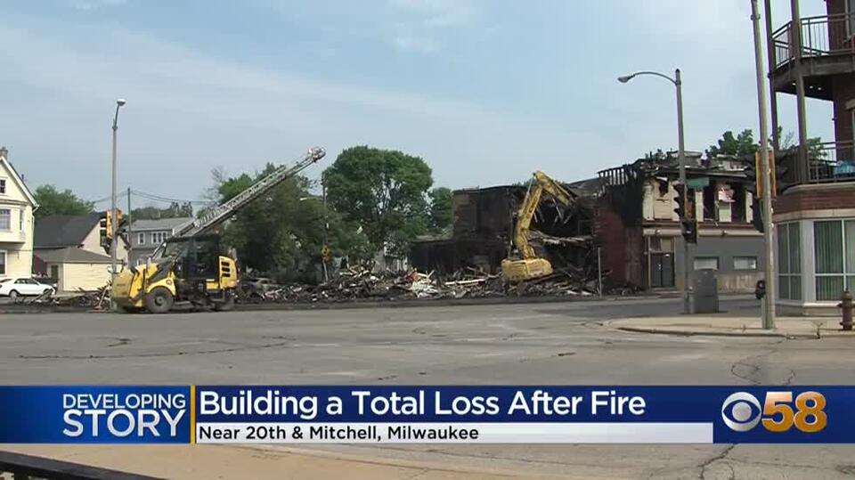 Building a total loss after fire breaks out on Milwaukee's south side ...