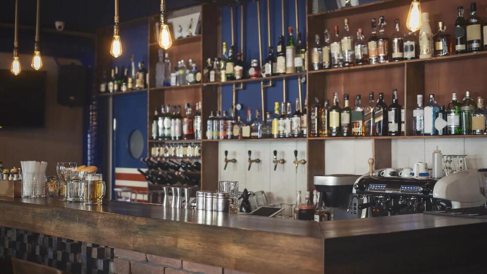 New Owners Are Lining Up for the Sea Breeze, Babylon’s Late-Night Bar ...