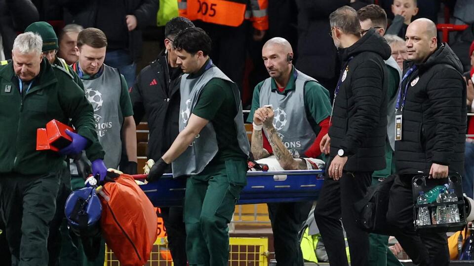Galatasaray Manager Gives Update After Noa Lang's Freak Finger Injury ...