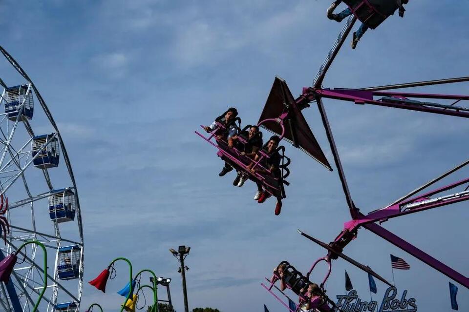 Riders Stuck 100 Feet In the Air When NC Fair Ride Stops Working ...
