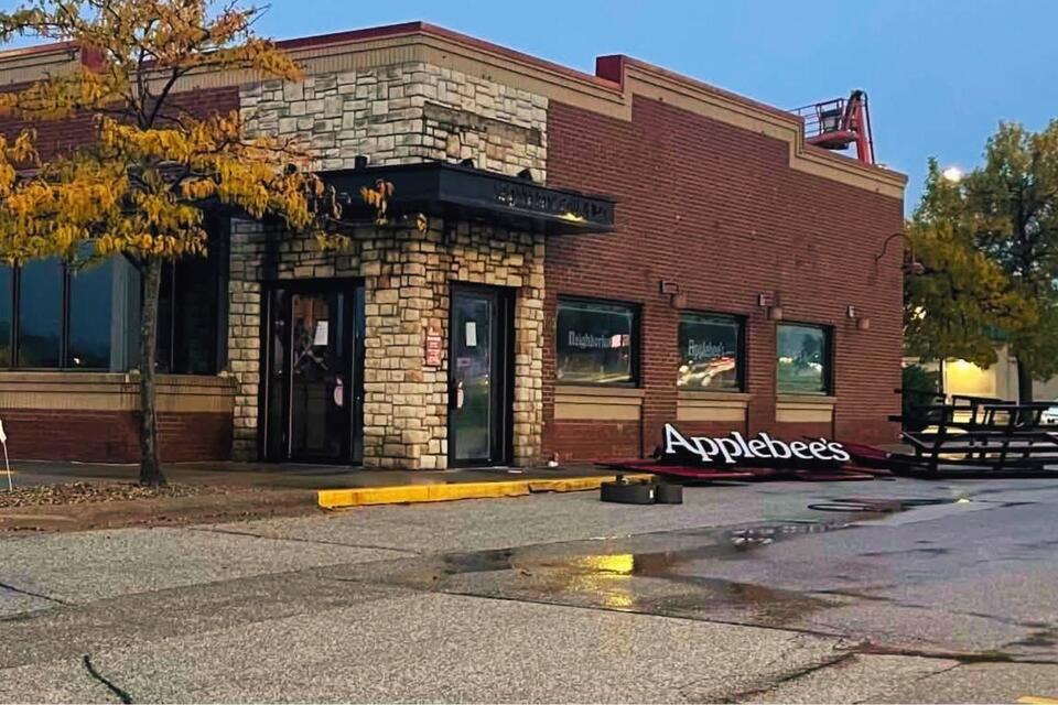 The End of an Era: Cedar Rapids Applebee’s Closes After 32 Years ...