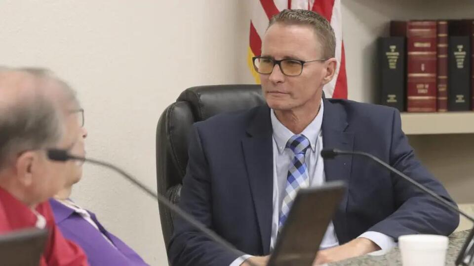 Aaron presents City of Early’s proposed budget at public hearing
