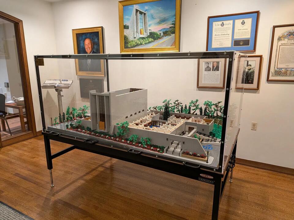 Jared Oswald's Massive, Locally Meaningful Architectural Lego Models ...