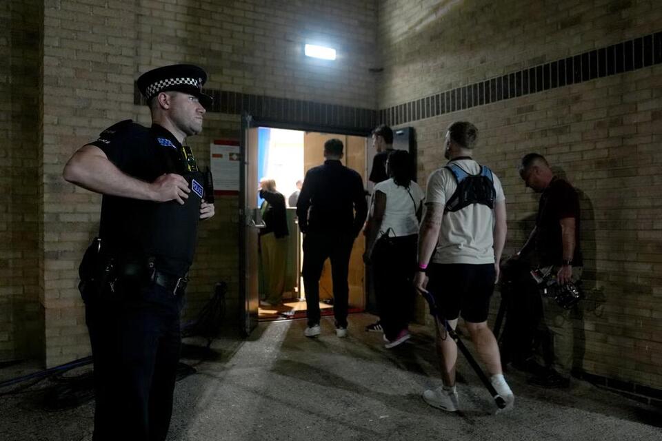 Police contest Nigel Farage's ‘credible threat' claim as Reform UK leader avoids Clacton count