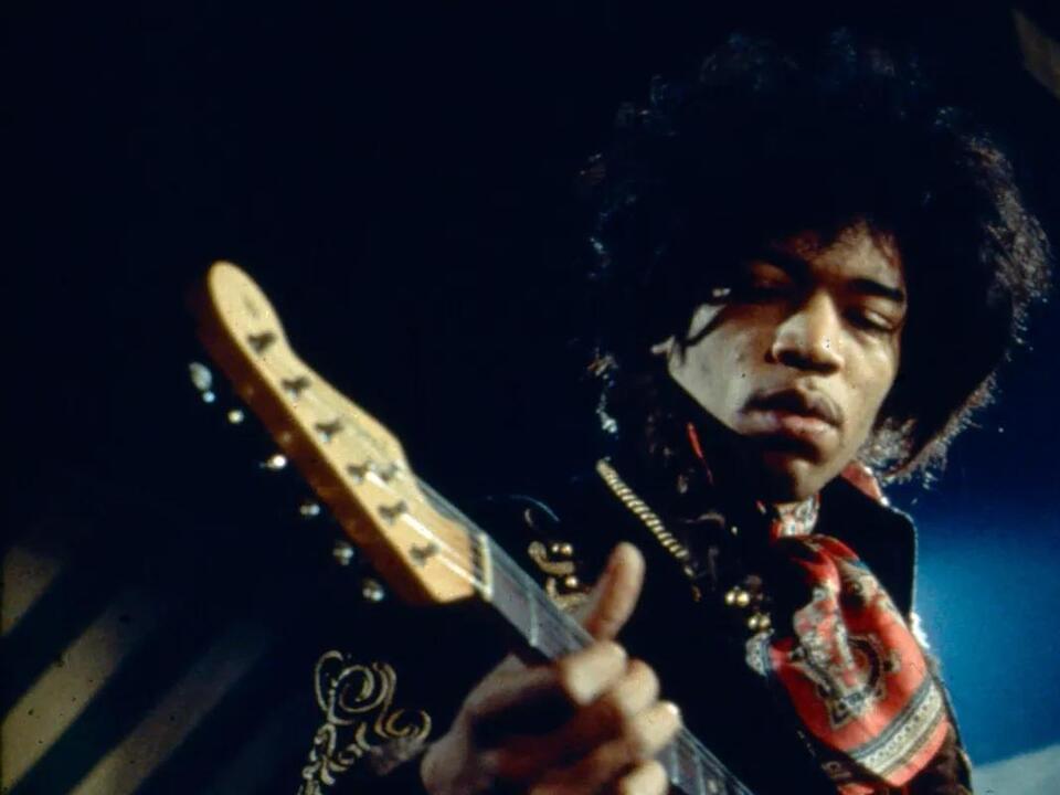 5 Riffs Every Guitarist Must Know