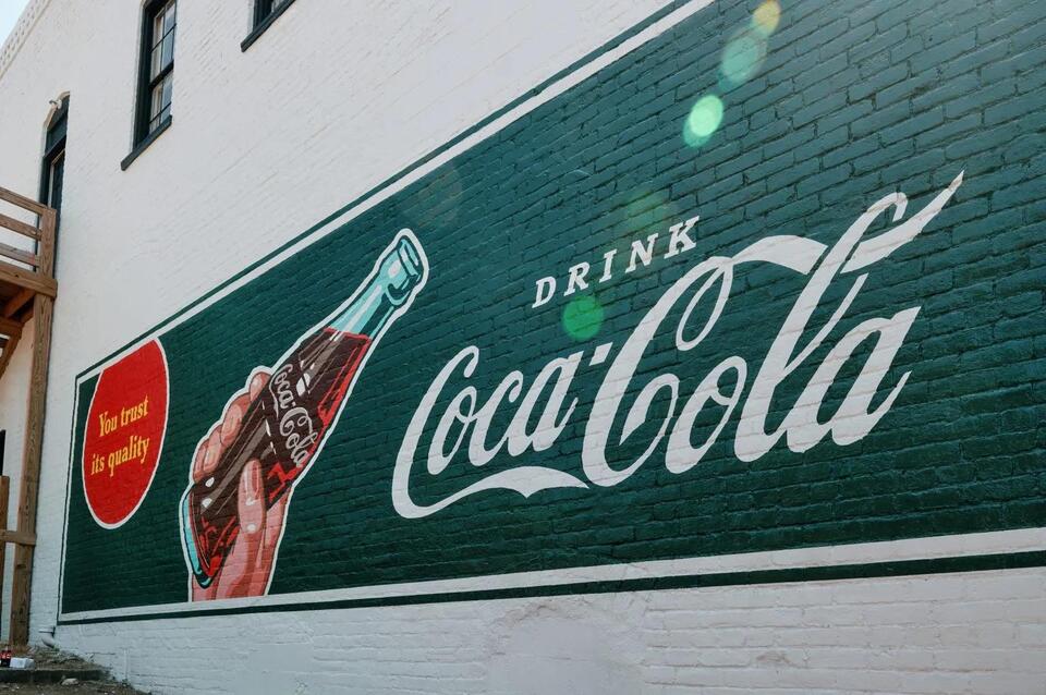 Restored Coca-Cola mural unveiled in Centreville