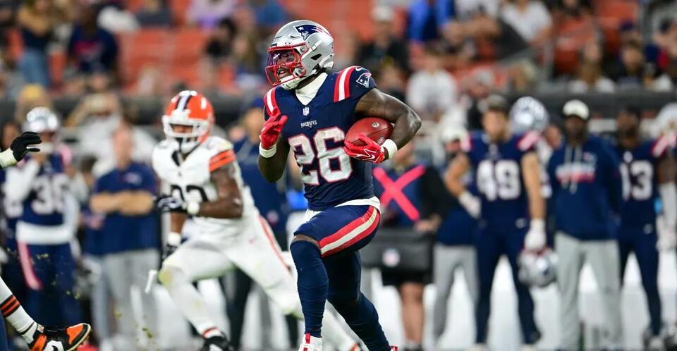 Patriots sign running back Hassan Haskins, cornerback D'Shawn Jamison to practice squad