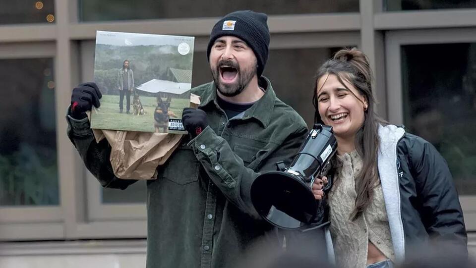 Noah Kahan Look-Alike Contest at UVM Draws a Crowd - NewsBreak