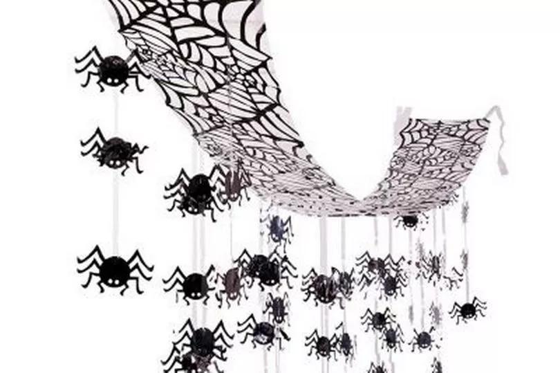Shoppers say these giant hanging spiders are 'the one' Halloween ...