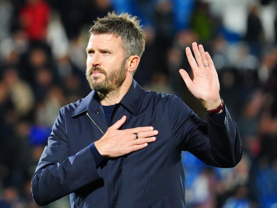 Gary Neville drops verdict on Man United's decision to stand by Michael ...