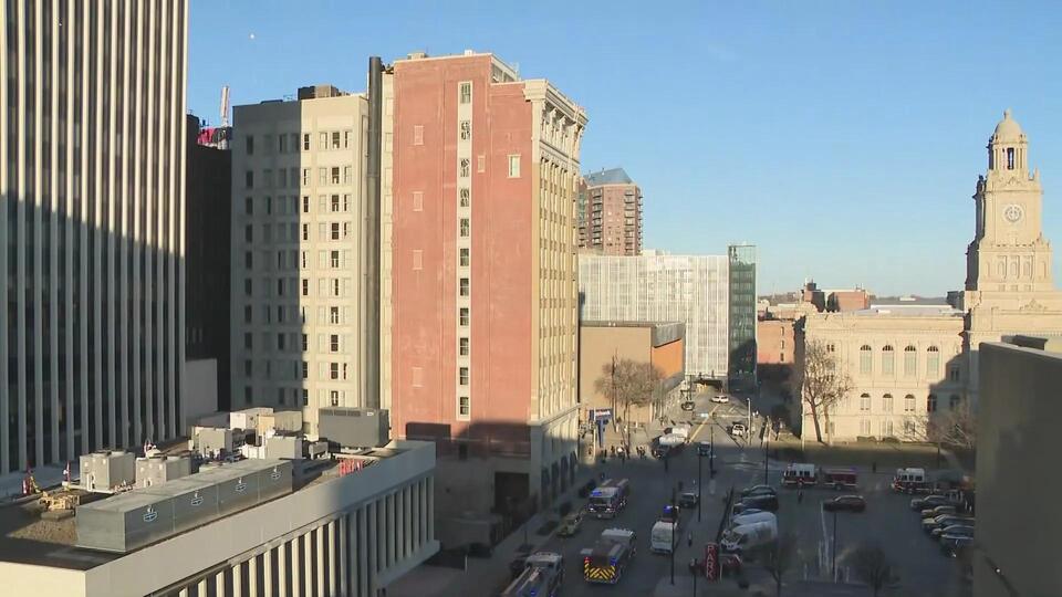 Fire crews respond to Surety Hotel in downtown Des Moines - NewsBreak