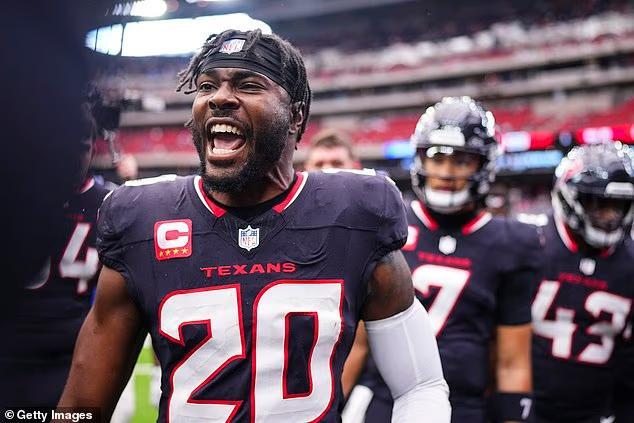 Surprising reason NFL star was jailed for the second time this summer is  revealed by his attorney - NewsBreak