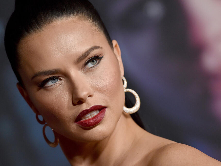Adriana Lima Glows in a Disco Mini Dress & Golden Heels for ‘Last Night in Soho’ Premiere – NewsBreak