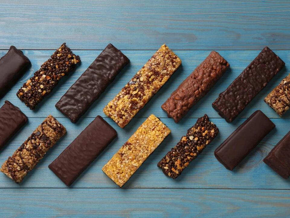 7 Unhealthy Protein Bars to Avoid & What to Eat Instead