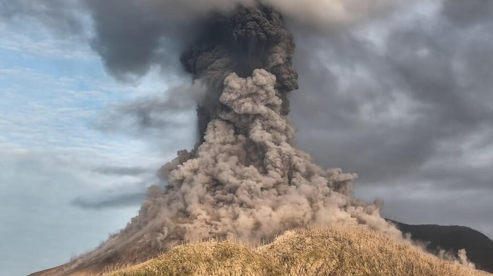 Huge Volcano Eruption Triggers Emergency Evacuations and Grounds ...