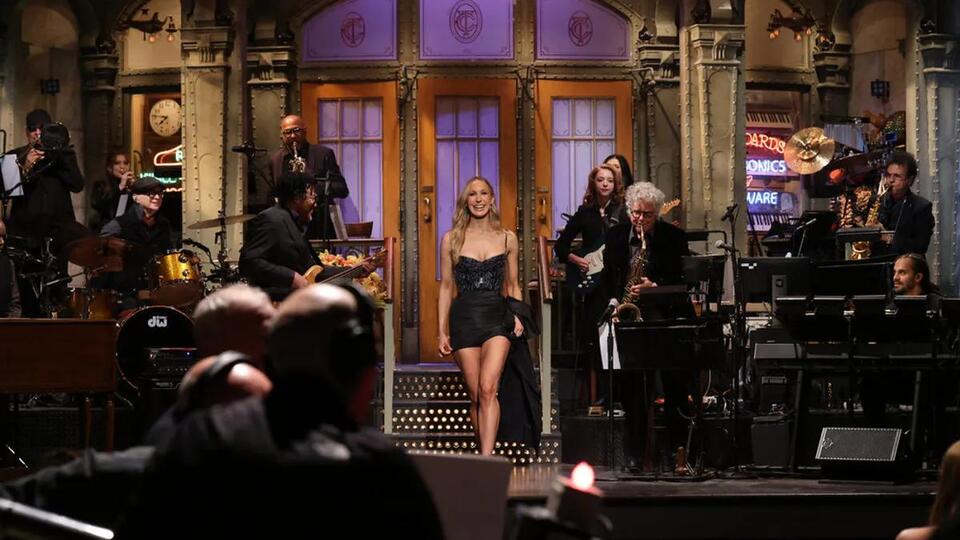 Nikki Glaser shocks in 'SNL' monologue with jokes about sex trafficking