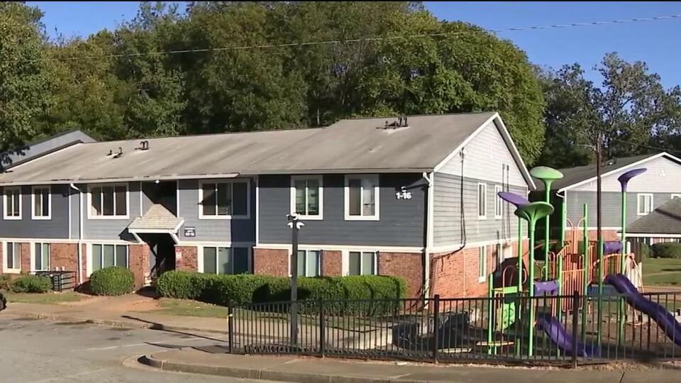 13-year-old injured after bullets pierce southeast Atlanta apartment