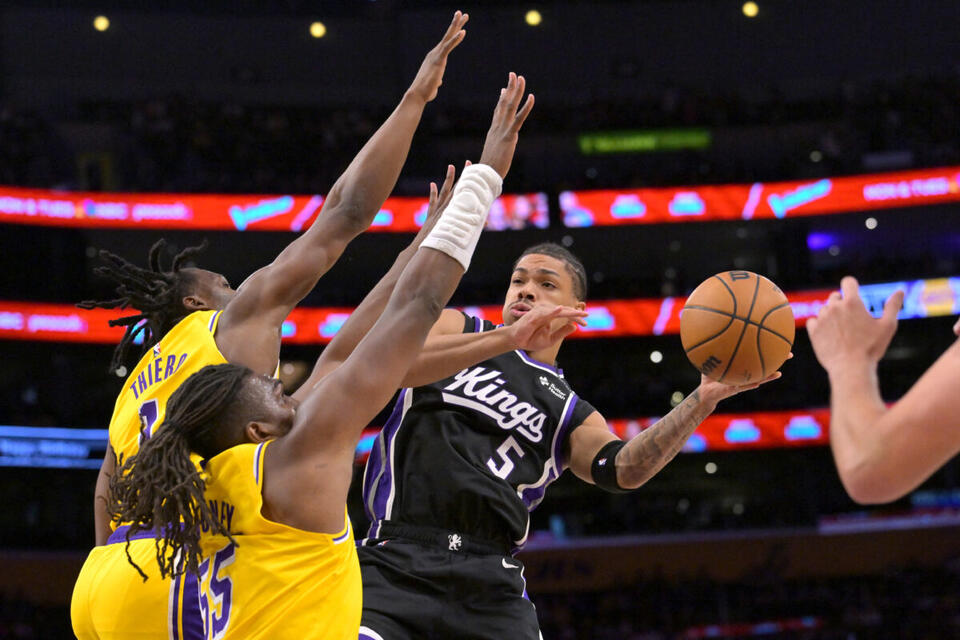 Lakers waived Dalton Knecht, but their center problem remains - NewsBreak
