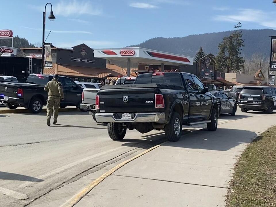 Suspect dead, hostage hospitalized in Montana following chase starting