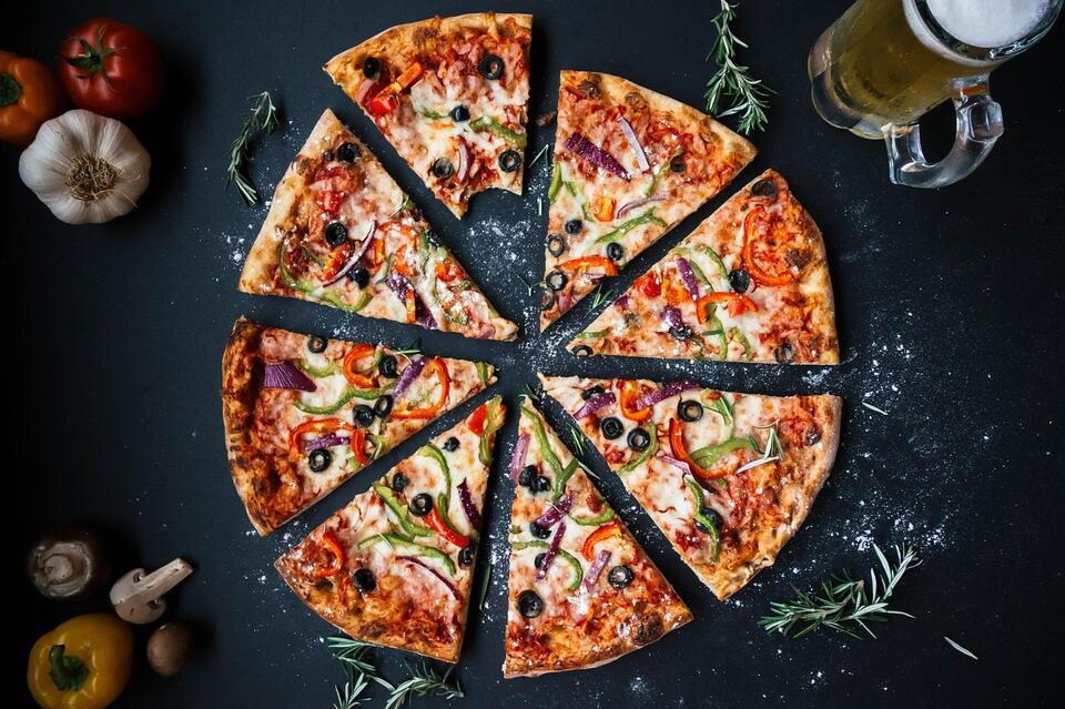 8 Gas Station Chains With Shockingly Good Pizza - NewsBreak