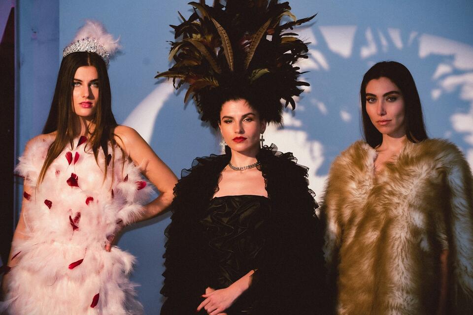 6 Iconic Movie Outfits That Changed How We Dressed for Prom - NewsBreak