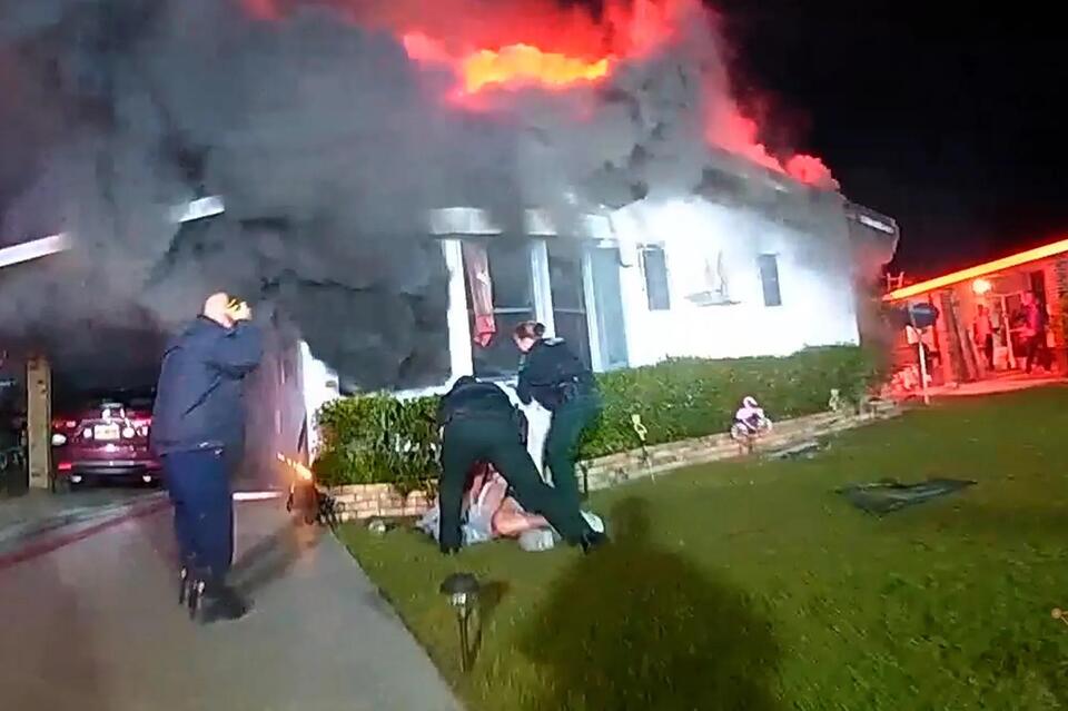 Screaming man pulled from house fire: ‘My ass is burning up!’ - NewsBreak