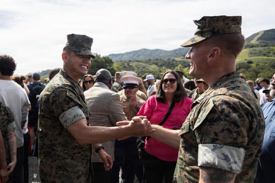 Medal of Honor Recipient Dakota Meyer Completes Marine Recon Training ...