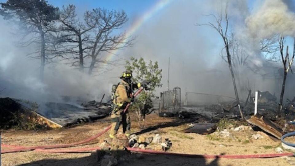 5 structures, including homes, damaged in Kingman fire - NewsBreak